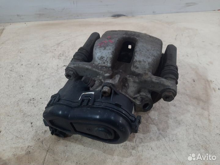 Суппорт задний правый Mercedes Gla180 X156 270.910