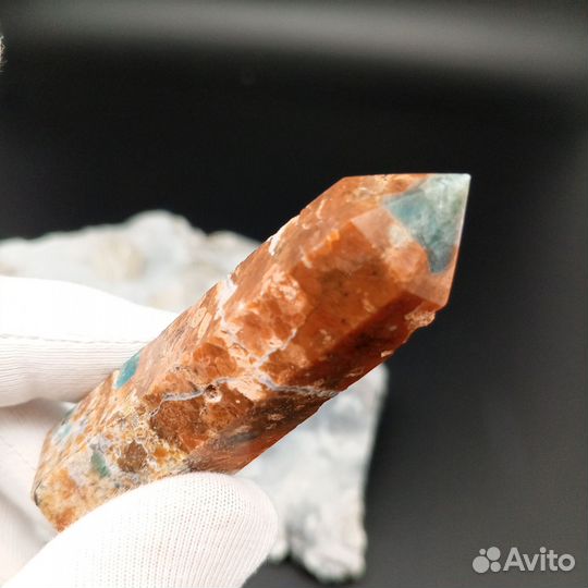 Солнечный камень с включениями апатита