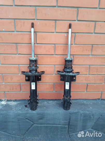 Продам стойки газомасленные передние