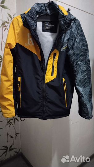 Куртка демисезонная на мальчика 140