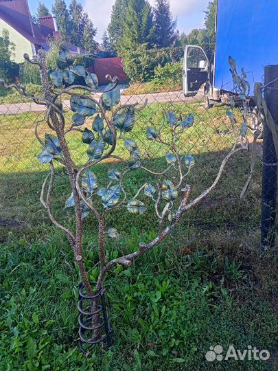 Кованые декларативная вешалка