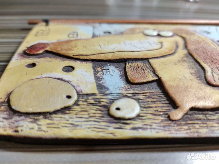 Такса, керамическое панно с креплениями на стену