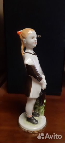 Статуэтка школьница с портфелем лфз