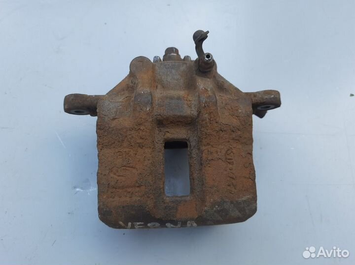 Суппорт передний левый Хендай Верна Акцент 3