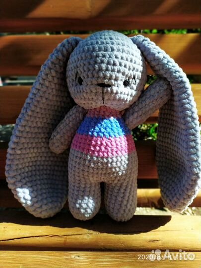 Вязаная игрушка Заяц Длинноухий