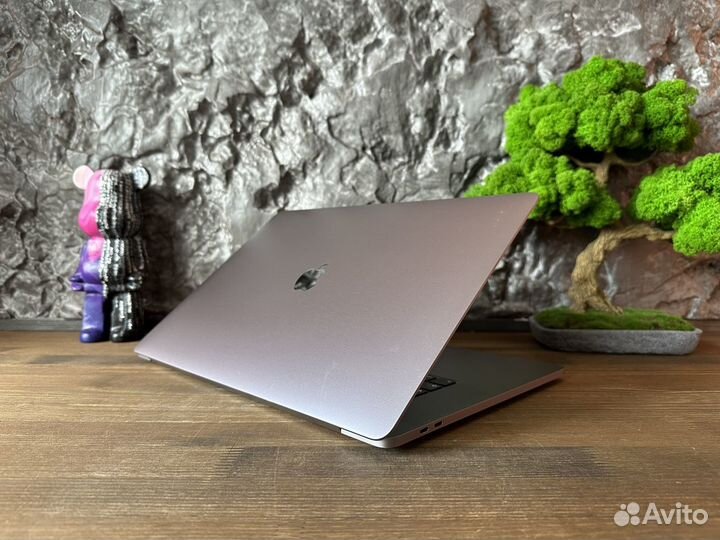 MacBook Pro 16 2019 i9/RP 5500M/16gb/1Tb