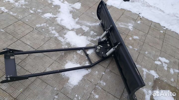 Продам отвал с универсальной площадкой крепления