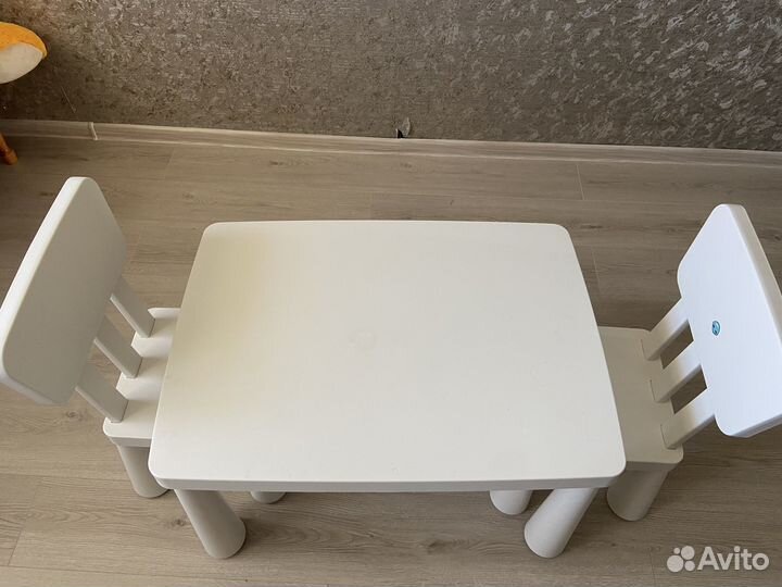 Стол и стулья IKEA