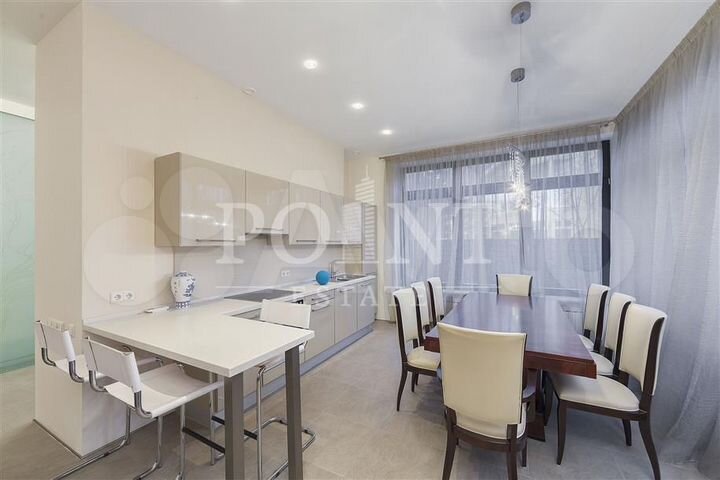 Дом 470 м² на участке 12 сот.