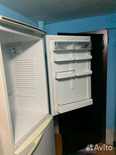 Продам Холодильник атлант