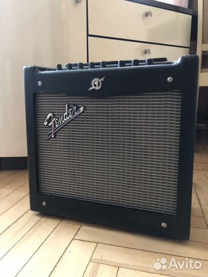 Комбоусилитель Fender mustang 1