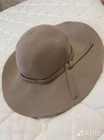 Новая шляпа с биркой