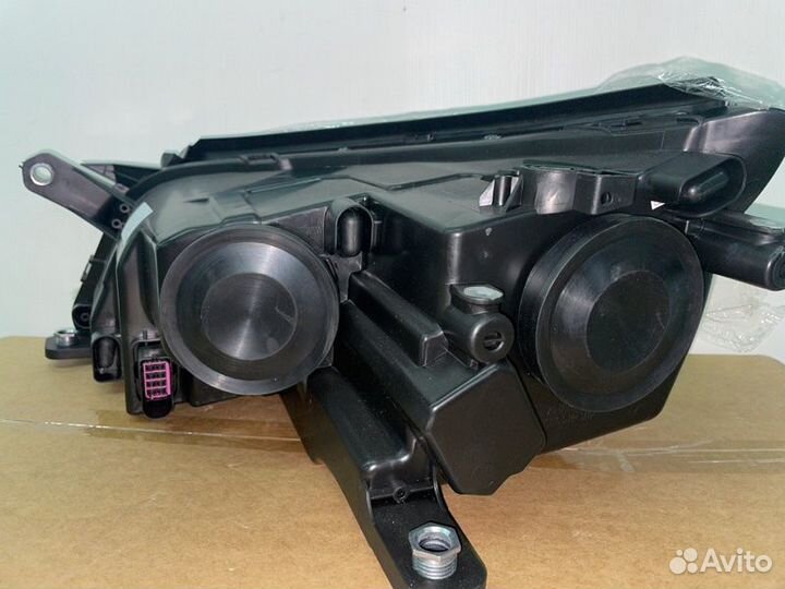 Фара передняя правая Kia Sportage