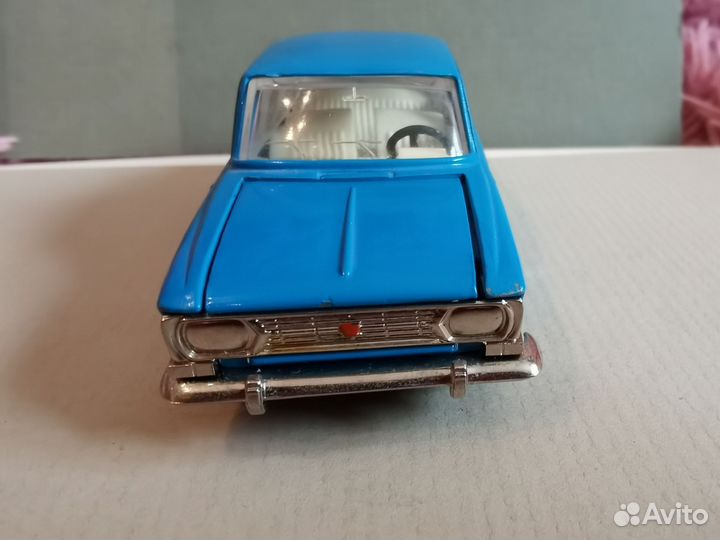 Москвич 412 А 2 без ми. Капот 2 зажима