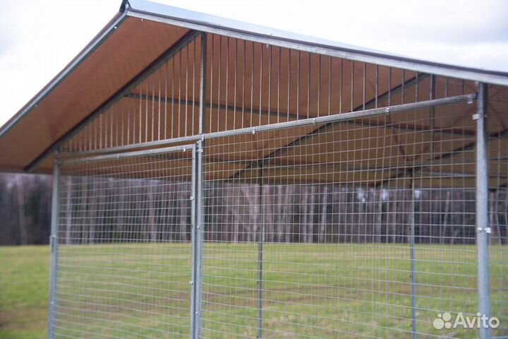 Выгул из сетки с крышей для птиц