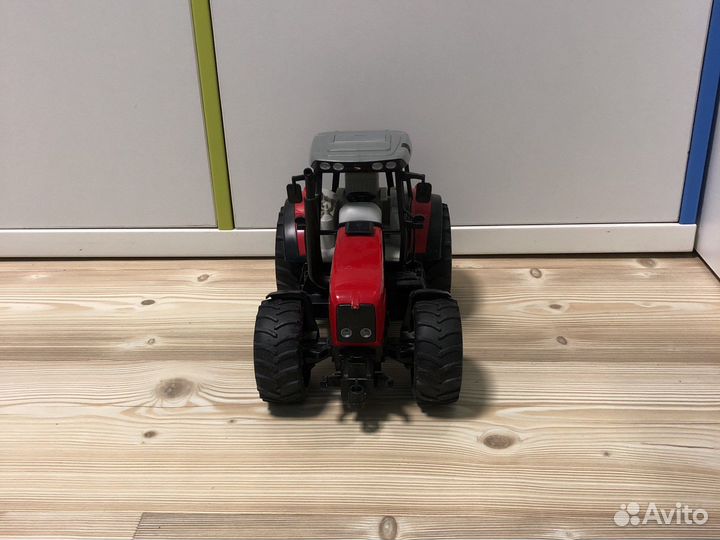 Bruder Трактор