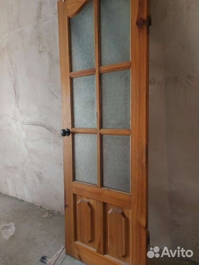 Дверь деревянная со стеклом и без бу