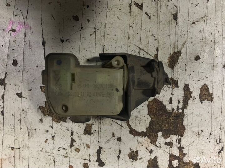 Замок лючка бензобака Peugeot 308