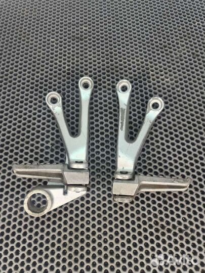 Подножки пассажира kawasaki zx6r 00-02 636