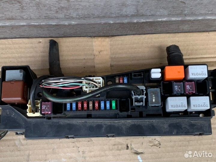 Блок предохранителей Toyota Corolla E120 1.4 4zzfe