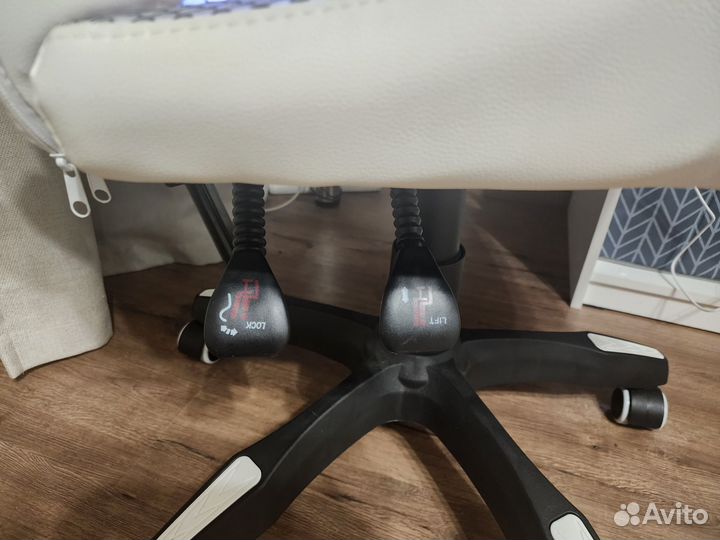 Компьютерное кресло с подстветкой