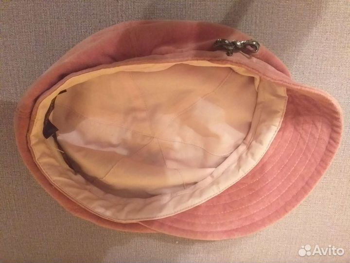 Кепка с красивой брошкой.Осень.