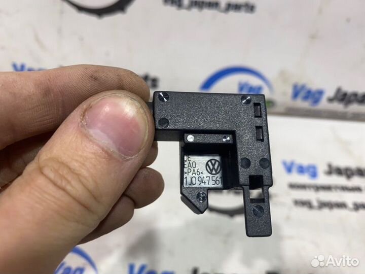 Кнопка стояночного тормоза Volkswagen Tiguan NF