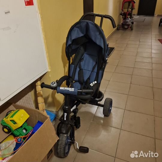 Велосипед с родительской ручкой