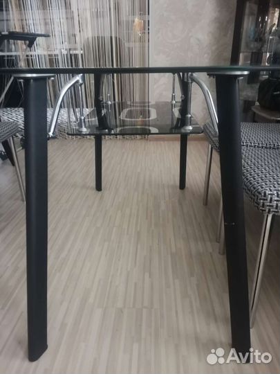 Стол и 4 стула