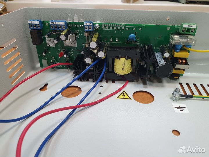 Блок беспер. питания ивэпр 12В 3,5А под 2 акб 17Ач