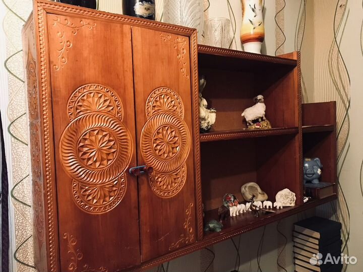 Полка настенная резная