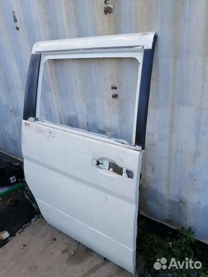 Дверь задняя правая Nissan Serena C24