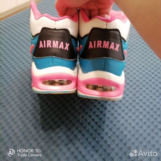 Кроссовки женские