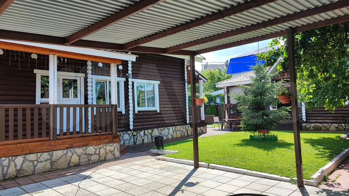 Дом 220 м² на участке 5 сот.