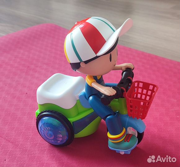 Интерактивная игрушка мальчик на велосипеде