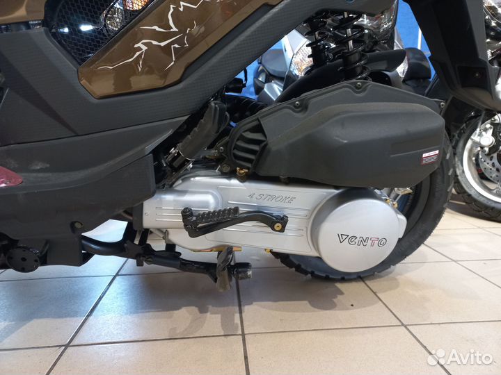 Скутер Vento Naked