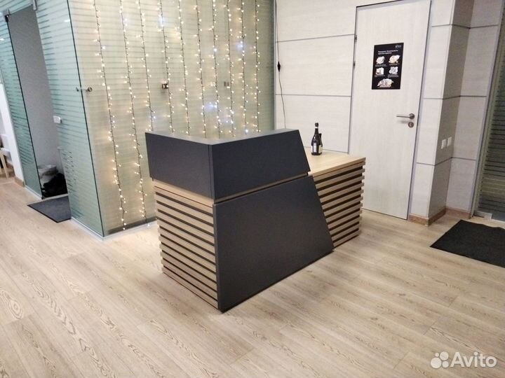 Стойка ресепшн