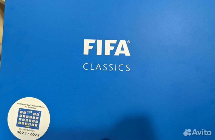 Уникальный набор значков всех чемпионатов мира