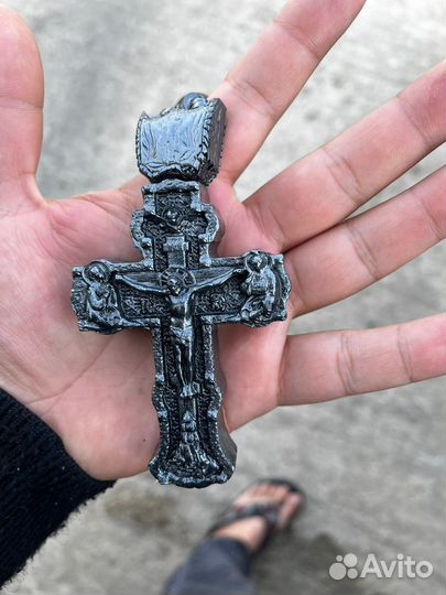 Бусы крест в авто