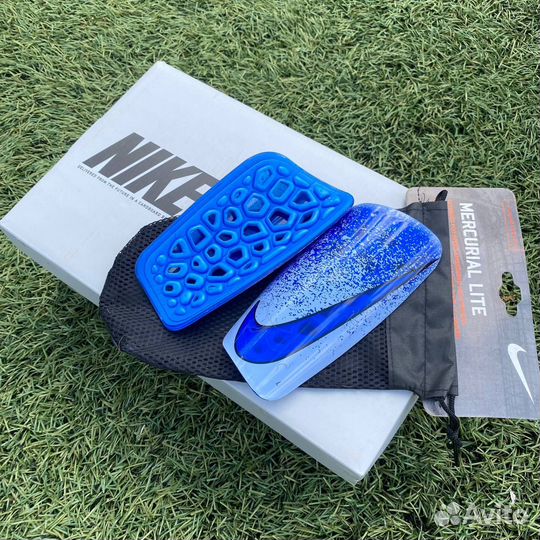 Футбольные щитки Nike (новые, с чехлом)