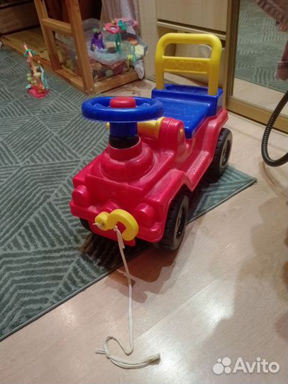 Машинка-каталка детская