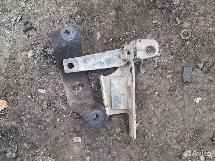 Кронштейн радиатора маз
