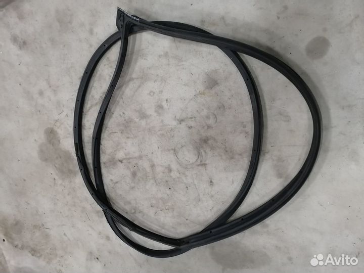 Уплотнитель двери передней правой для Mazda CX 7