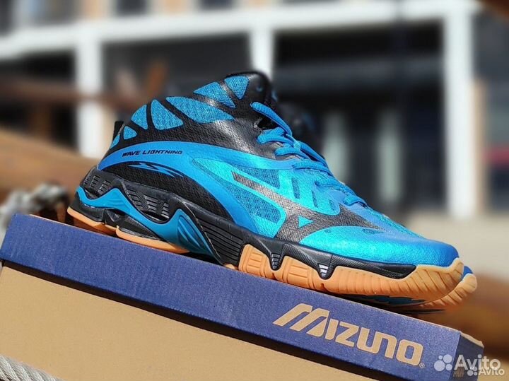 Кроссовки Mizuno Wave Lightning