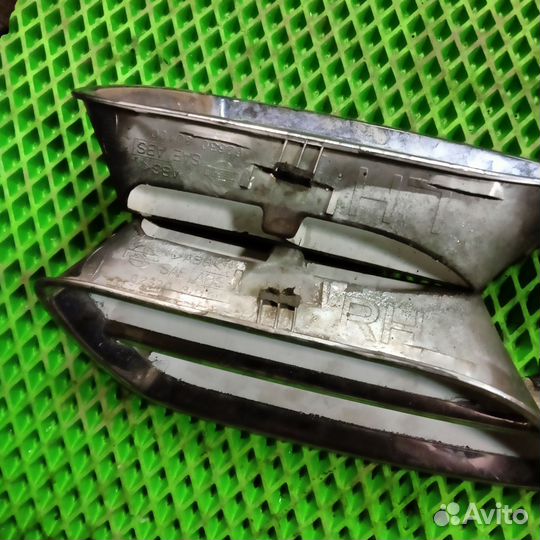 Решетка радиатора левая Nissan Primera P11 1999