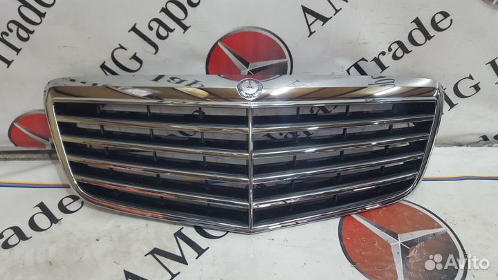Решетка капота на Mercedes-Benz W211
