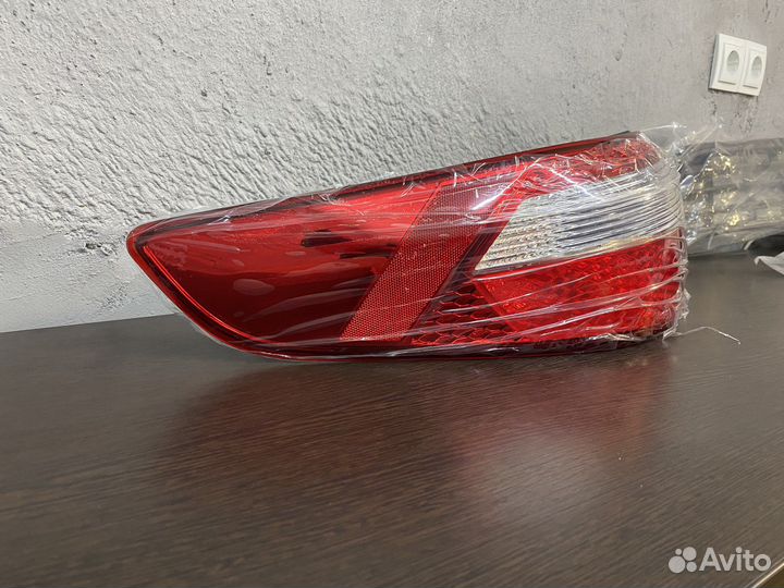 Kia Rio 3 задний левый фонарь