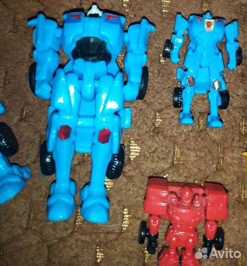 Игрушки из Киндер сюрприза Тоботы/Марвел