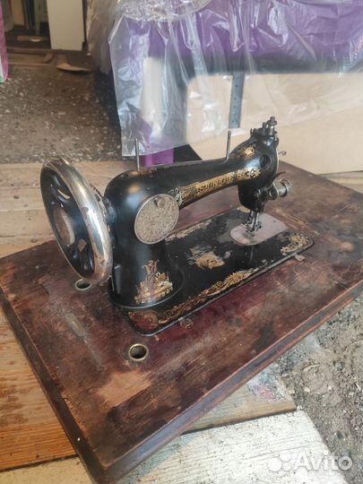 Швейная машина Singer