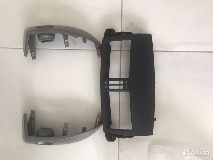 Штатное головное устройство на toyota rav4 2011